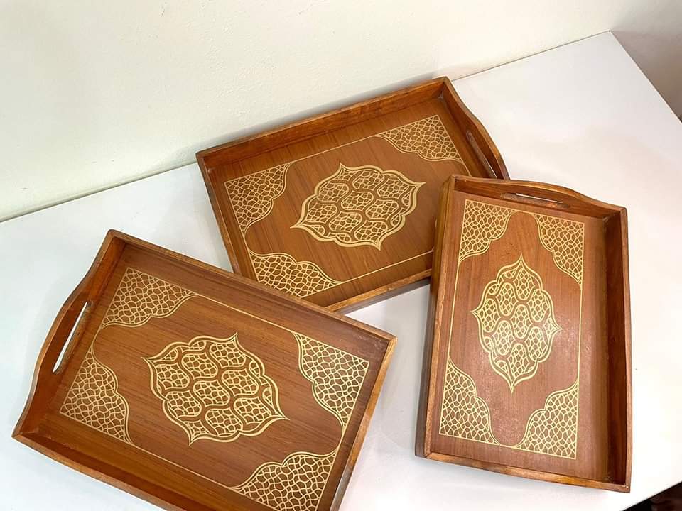 Juego de bandejas de madera.